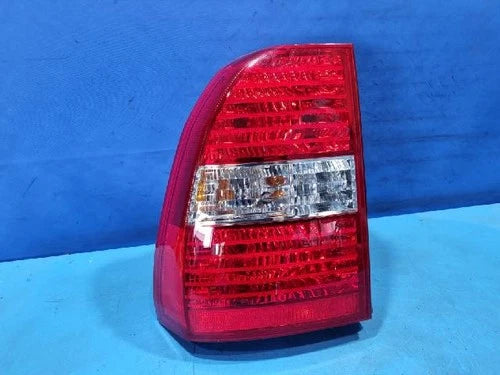 Right rear tail light assembly compatible with Kia Sportage 2006, genuine OEM replacement part 92402 1F002