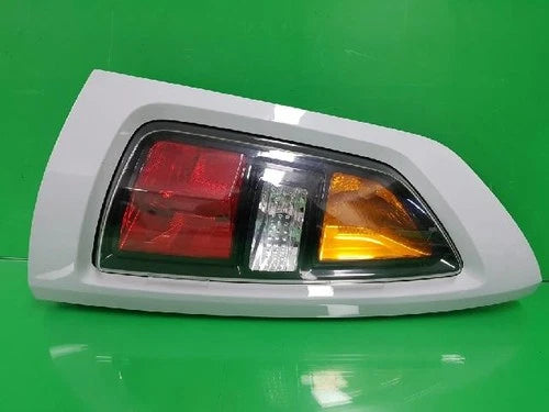 Used OEM Part - light assembly/tail lights rear combination compatible with Kia Soul 2010, genuine OEM replacement part 924102K000