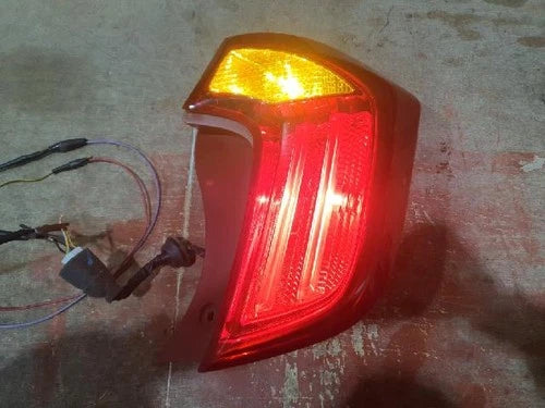 Right rear tail light assembly compatible with Kia Picanto 2012, genuine OEM replacement part 92402-1Y000