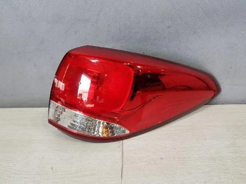 Right rear tail light assembly compatible with Kia Carens 2014, genuine OEM replacement part 92402A4000