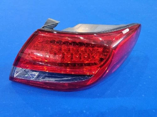 Right rear combination tail light assembly compatible with Hyundai Azera 2011, genuine OEM replacement part 92402 3L500