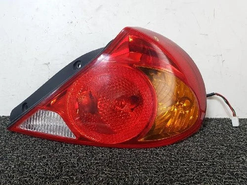 Right rear tail light assembly compatible with Kia Spectra 2000, genuine OEM replacement part 0K2N1 51150A