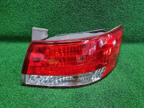 Right outer rear tail light assembly compatible with Hyundai NF 2007, genuine OEM replacement part 92402 3K400