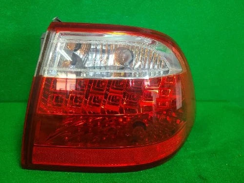 Right rear combination tail light assembly compatible with Kia LEX20 2008, genuine OEM replacement part 92402 2G100