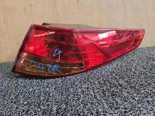 Rear combination tail light compatible with Kia K5 2011, genuine OEM replacement part 924022T000
