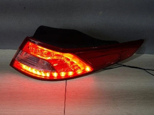 Right rear tail light assembly compatible with Kia Optima 2011, genuine OEM replacement part 92402, 2T100