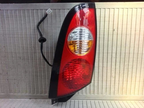 Kia 2001 Luz trasera / calavera combinada izquierda (LH) OEM 9240106000