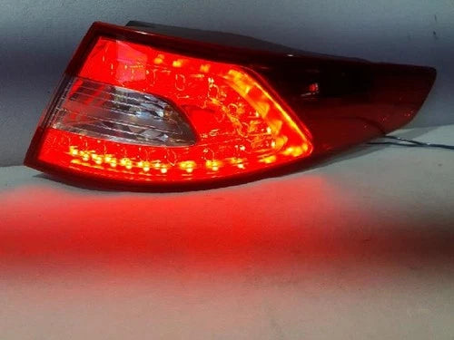 Right rear tail light assembly compatible with Kia K5 2011, genuine OEM replacement part 92402 2T100