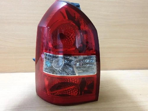Left rear tail light assembly compatible with Kia Sorento 2005, genuine OEM replacement part 92401 3E000