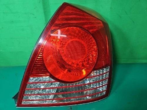 Right rear combination tail light assembly OEM 92402 2D500 compatible with Hyundai Elantra 2003