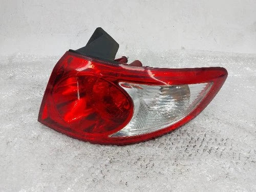 Right outer rear tail light assembly compatible with Hyundai Santa Fe 2006, genuine OEM replacement part 92402-2B000
