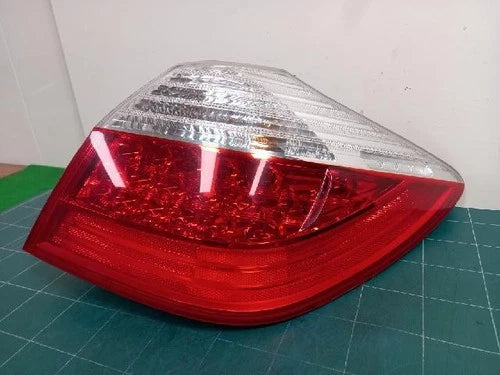 Rear combination tail light (right) compatible with Hyundai Genesis Coupe 2009, genuine OEM replacement part 92402 3M060