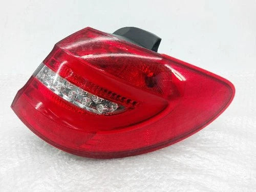 Rear Used OEM Tail Light - Mercedes Benz B200 CDI BlueEFFICIENCY 2014 Tail Light right OEM A2468200664