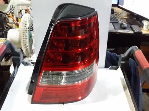 Right rear combination tail light assembly OEM 92402 3E500 compatible with Kia Sorento 2008