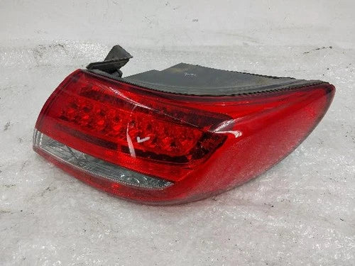 Rear combination tail light (right) compatible with Hyundai Azera 2010, genuine OEM replacement part 924023L5