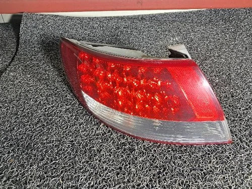 Left rear tail light assembly compatible with Hyundai Azera 2007, genuine OEM replacement part 92401 3L001