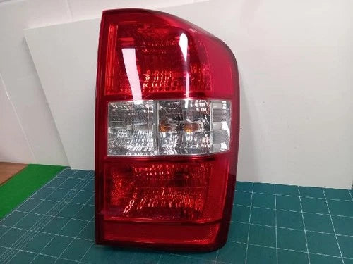 Right rear tail light assembly (OEM) compatible with Kia Carnival 2011, part number 92402 4D100