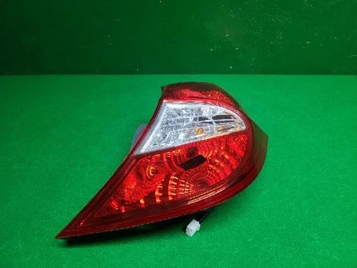 Right rear combination tail light assembly OEM 92402 1R200 compatible with Hyundai Accent 2011