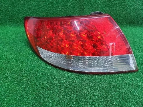 Left rear tail light assembly compatible with Hyundai Azera 2006, genuine OEM replacement part 92401 3L001