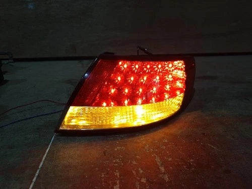 Right rear tail light assembly compatible with Hyundai Azera 2006, genuine OEM replacement part 92402-3L000