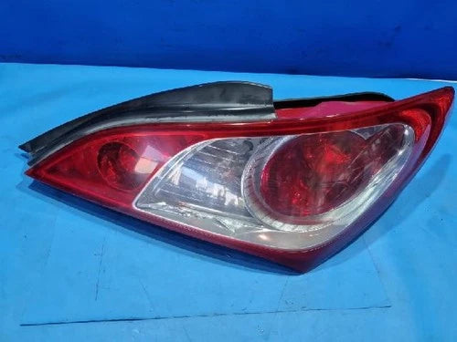 Right rear tail light assembly compatible with Hyundai Genesis Coupe 2009, genuine OEM replacement part 92402 2M000