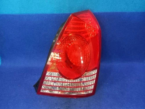 Right rear tail light assembly compatible with Hyundai Elantra 2004, genuine OEM replacement part 92402-2D5
