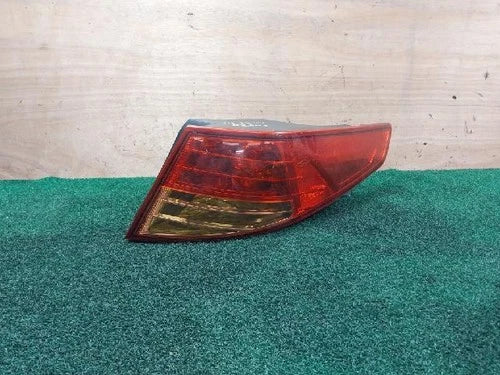Right rear combination tail light assembly compatible with Kia K5 2011, genuine OEM replacement part 924022T000