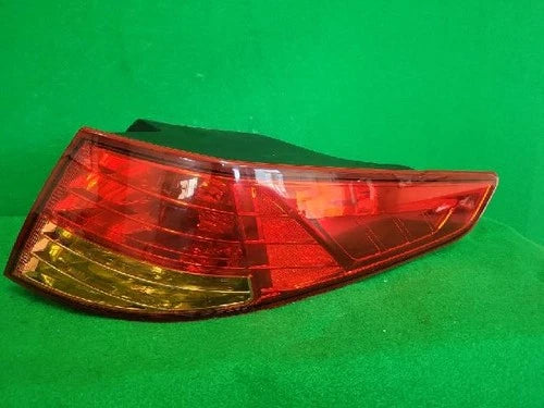 Right rear combination tail light assembly compatible with Kia K5 2012, genuine OEM replacement part 92402 2T000