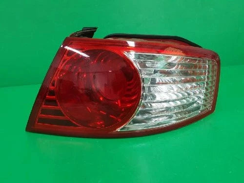 Right rear tail light assembly compatible with Kia Amanti 2003, genuine OEM replacement part 924023F000