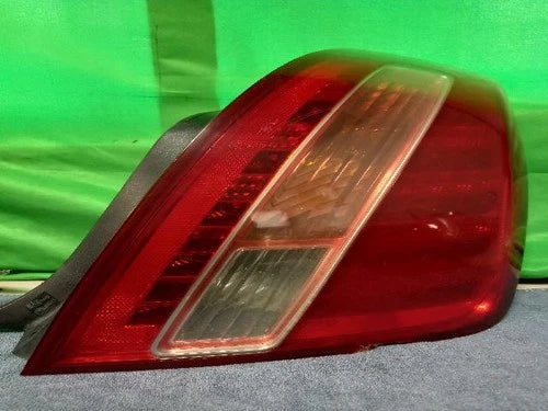Right rear combination tail light assembly compatible with Kia Amanti 2007, genuine OEM replacement part 924023F500