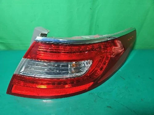 Right outer rear tail light assembly compatible with Hyundai Azera 2014, genuine OEM replacement part 92404 3V000