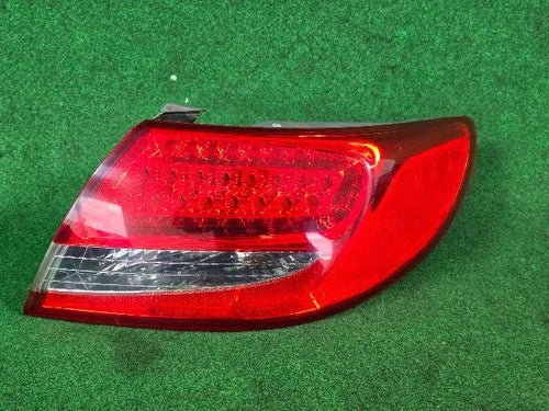 Right rear combination tail light assembly OEM 924023L500 compatible with Hyundai Azera 2011