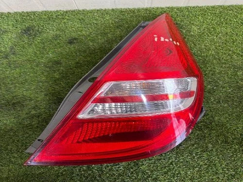 Rear combination tail light (right) compatible with Hyundai i30 2011 (genuine part 924022L0)