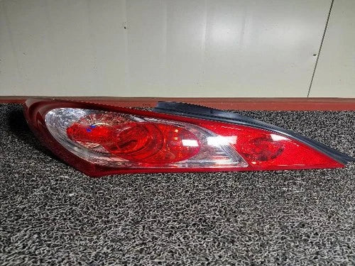 Left rear tail light assembly compatible with Hyundai Genesis Coupe 2009, genuine OEM replacement part 92401 2M000