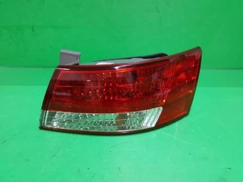 Right outer rear tail light assembly compatible with Hyundai NF 2006, genuine OEM replacement part 92402 3K400