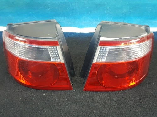 Right outer rear tail light assembly compatible with Kia Carens 2003, genuine OEM replacement part 0K2FB51150