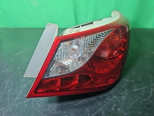 Right rear combination tail light assembly OEM 92402 3S100 compatible with Hyundai YF 2010