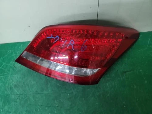 Right rear combination tail light assembly compatible with Hyundai Equus 2012, OEM 92402 3N000
