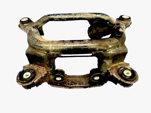 Refacción OEM Usada - Soporte del subchasis trasero para BMW E46 330 328 325 323 (modelos 2000-2006) - Número de pieza original: 6770865