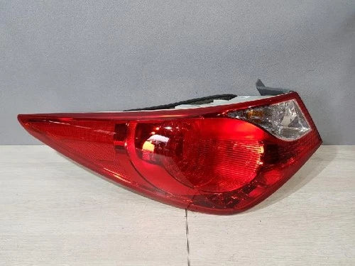 Conjunto de faro/calavera trasero exterior izquierdo Hyundai 2010 OEM 92401 3S000