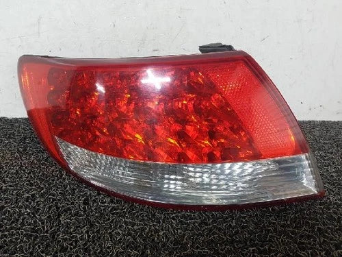 Left rear tail light assembly compatible with Hyundai Azera 2005, genuine OEM replacement part 92401 3L001