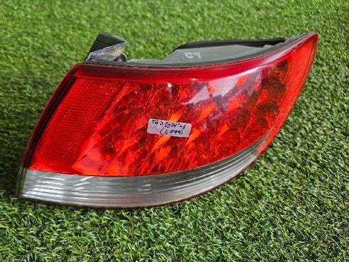 Right rear combination tail light assembly compatible with Hyundai Azera 2006, genuine OEM replacement part 92402 3L001