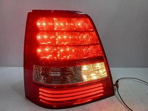 Left rear tail light assembly compatible with Kia Sorento 2007, genuine OEM replacement part 924013E500