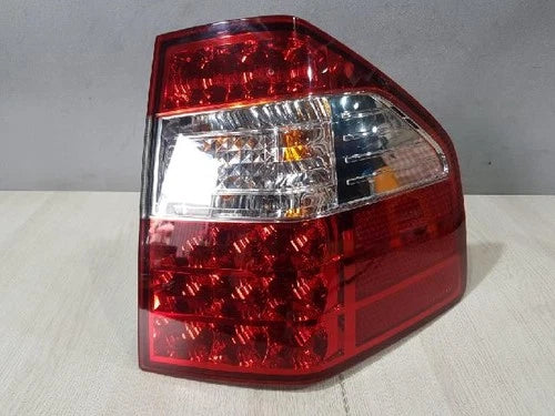 Right rear combination tail light assembly compatible with Kia Borrego 2014, genuine OEM replacement part 92402 2J101