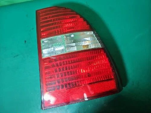 Right rear tail light assembly compatible with Kia Sportage 2005, genuine OEM replacement part 92402 1F001