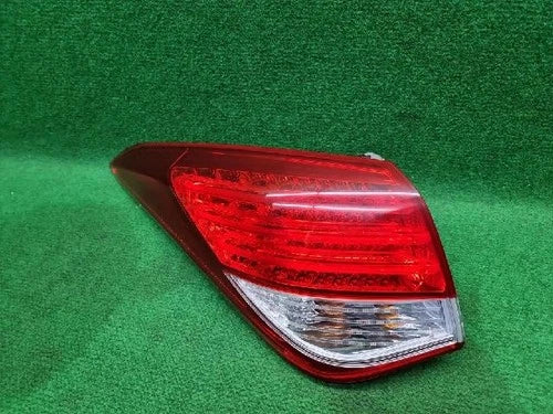 Left rear tail light assembly compatible with Hyundai i40 2012, genuine OEM replacement part 92401 3Z310