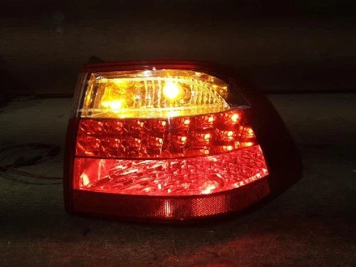 Right rear combination tail light Kia Sorento 2007 OEM 92402-2G100