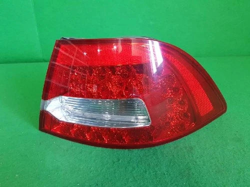Right rear combination tail light assembly compatible with Kia LX20 2009, genuine OEM replacement part 92402 2G500