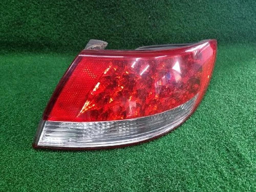 Right rear combination tail light assembly OEM 92402 3L001 compatible with Hyundai Azera 2007