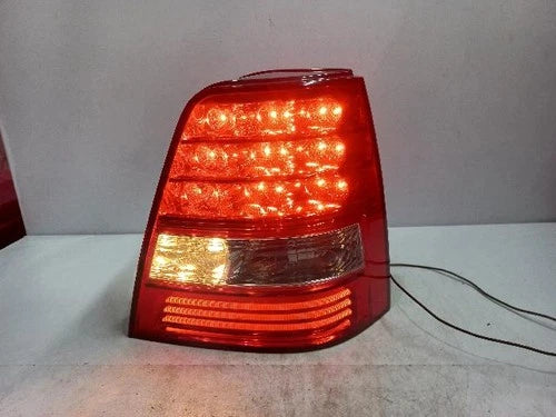 Right rear combination tail light assembly compatible with Kia Sorento 2007, genuine OEM replacement part 924023E500